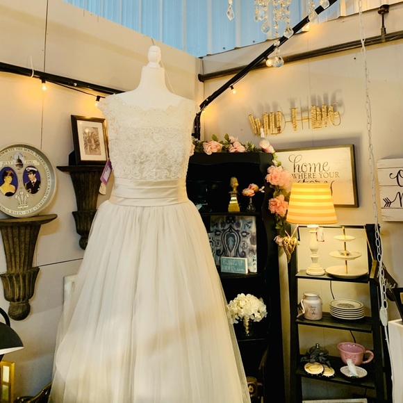 Beautiful candlelight sleeveless wedding dress 12 - Picture 7 of 16